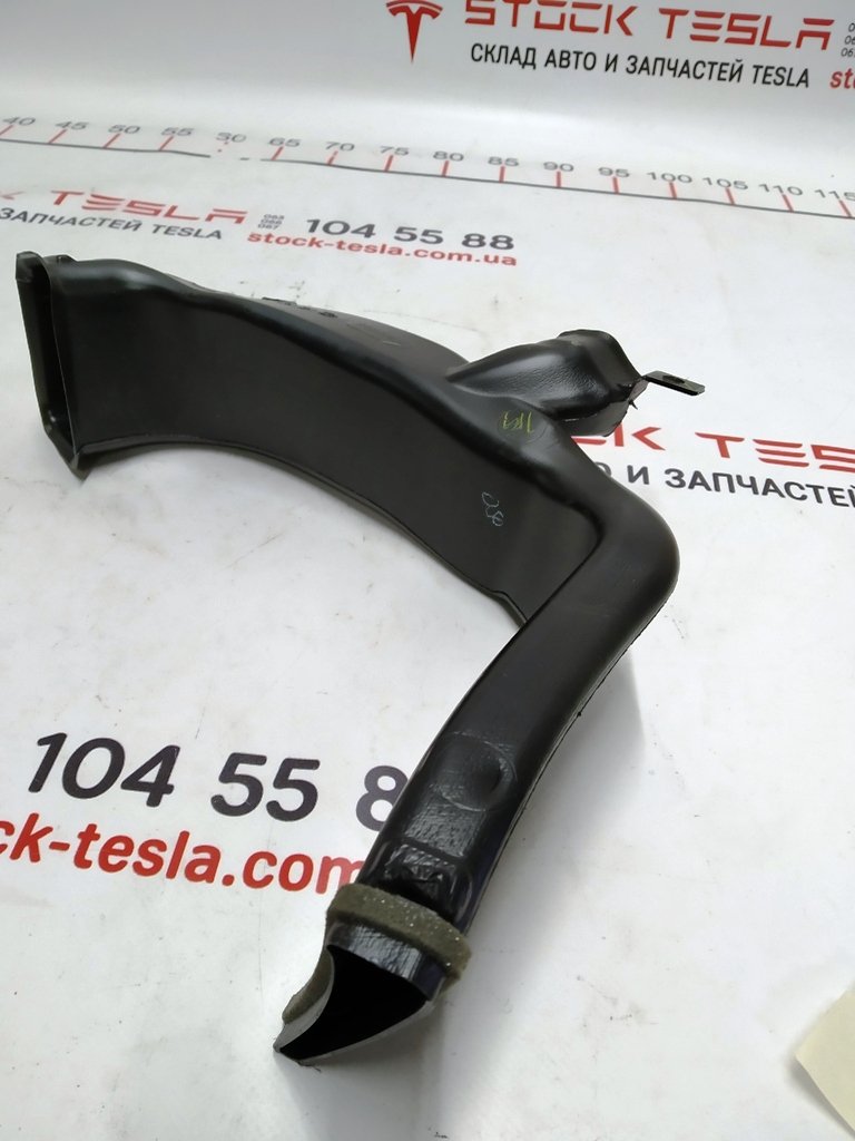 23 Rackventilation Luftkanal C Höger Tesla Model X 1090899-00-A